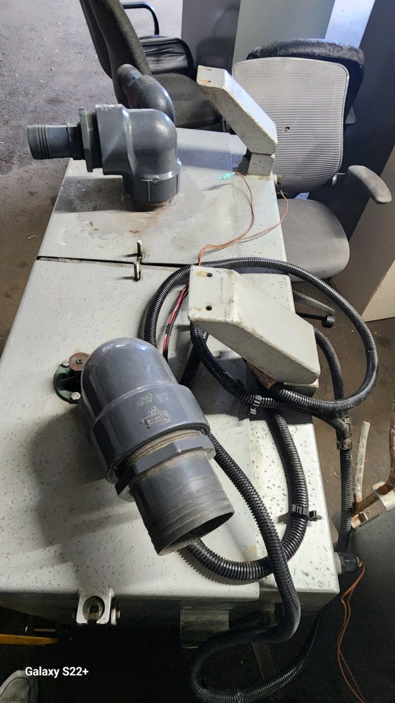 Butler System fresh and waste water tanks